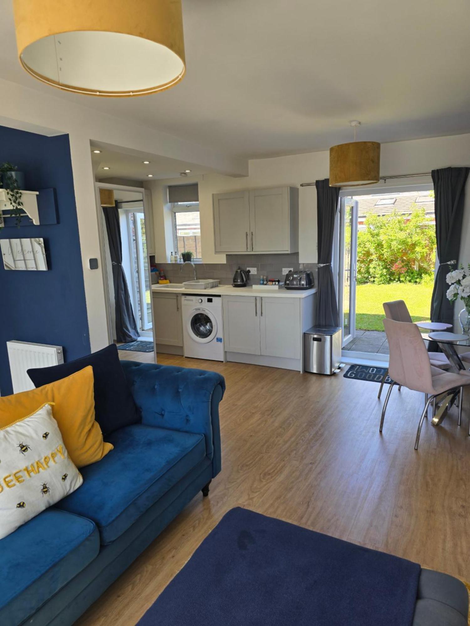 The Heart - Cosy 3 Bedroom House With Double Driveway And Garden In Manchester Kültér fotó