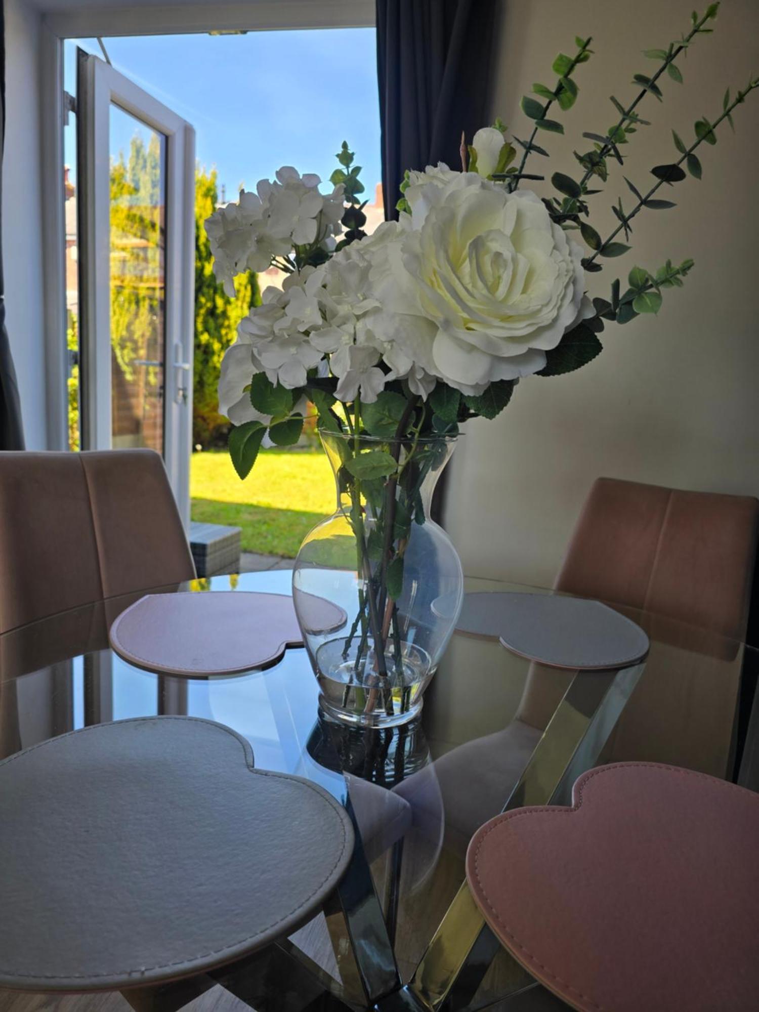 The Heart - Cosy 3 Bedroom House With Double Driveway And Garden In Manchester Kültér fotó